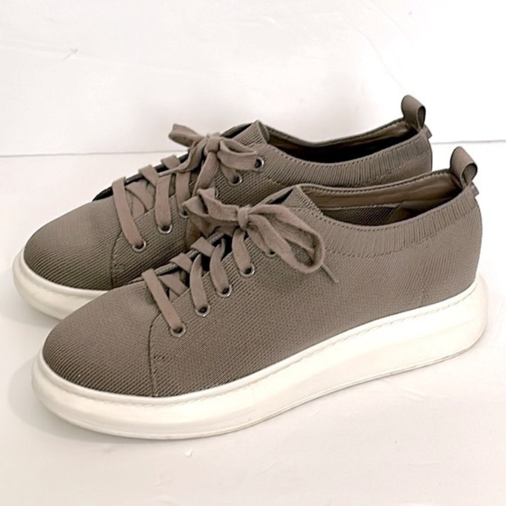 International Concepts Inc Womens Black 1/2" Platform size 38-39. Gray taupe